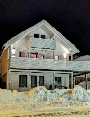Lovely 4 bedroom house with the view of aurora